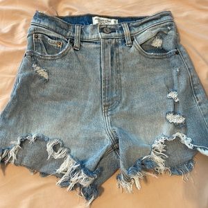 Abercrombie & Fitch Curve love high rise mom shorts size 25=0. 4” inseam